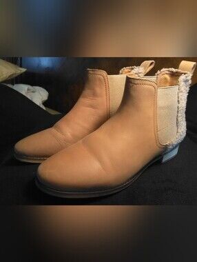 NWOT Toms LEATHER Tan Chelsea Booties Sherpa Trim SIDE STRETCH SZ. 7 🔥🔥